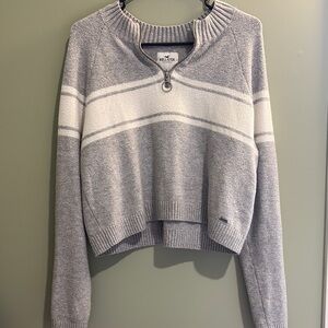 Hollister Women's Gray and White Sweater